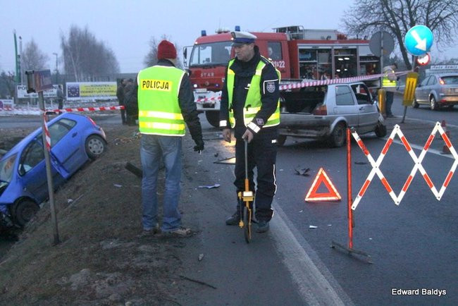 Czołowe zderzenia volkswagenów. Są ofiary (zdjęcia)