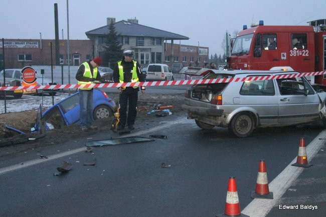 Czołowe zderzenia volkswagenów. Są ofiary (zdjęcia)