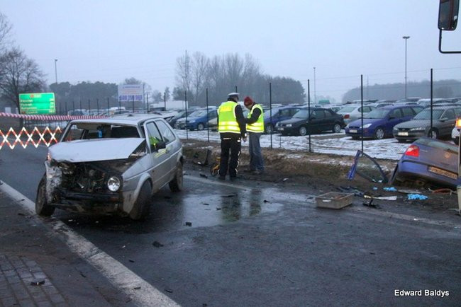 Czołowe zderzenia volkswagenów. Są ofiary (zdjęcia)