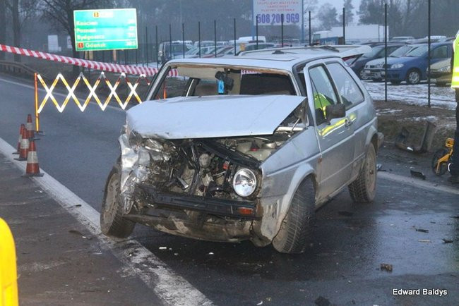 Czołowe zderzenia volkswagenów. Są ofiary (zdjęcia)