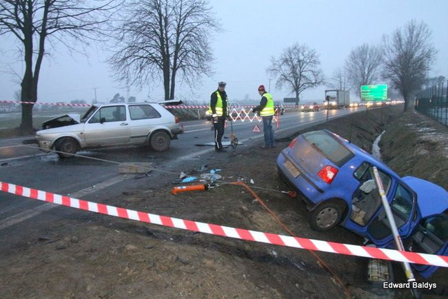 Czołowe zderzenia volkswagenów. Są ofiary (zdjęcia)