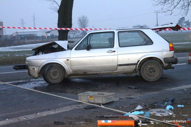 Czołowe zderzenia volkswagenów. Są ofiary (zdjęcia)