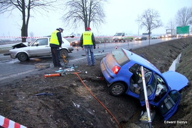 Czołowe zderzenia volkswagenów. Są ofiary (zdjęcia)