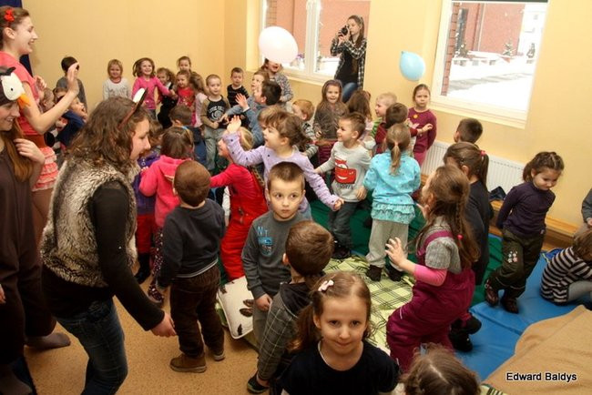 Miś Eryk na drodze (zdjęcia)