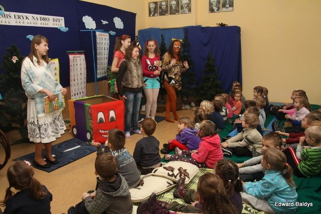 Miś Eryk na drodze (zdjęcia)