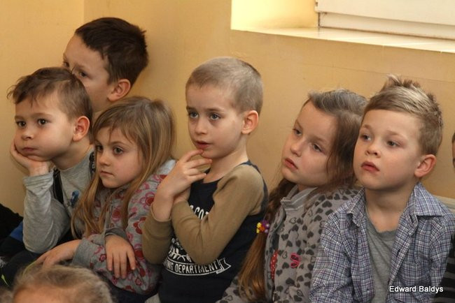 Miś Eryk na drodze (zdjęcia)