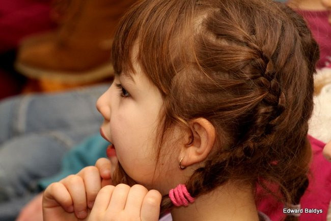 Miś Eryk na drodze (zdjęcia)