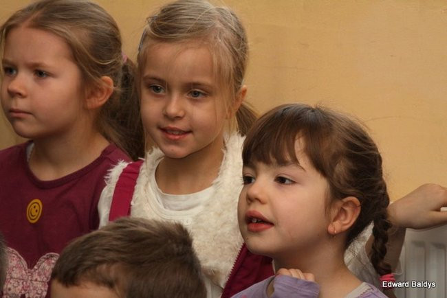 Miś Eryk na drodze (zdjęcia)