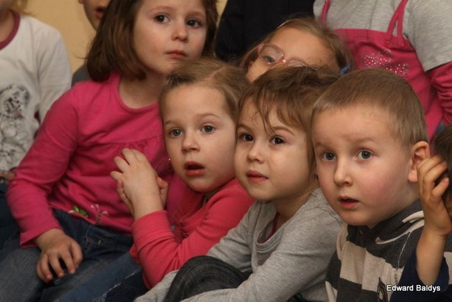 Miś Eryk na drodze (zdjęcia)