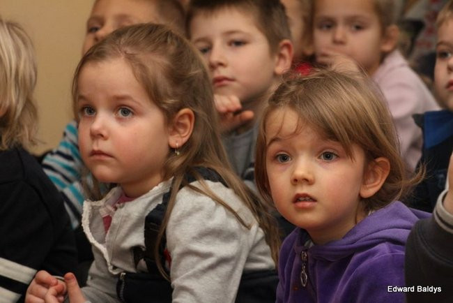 Miś Eryk na drodze (zdjęcia)