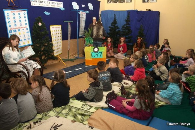 Miś Eryk na drodze (zdjęcia)