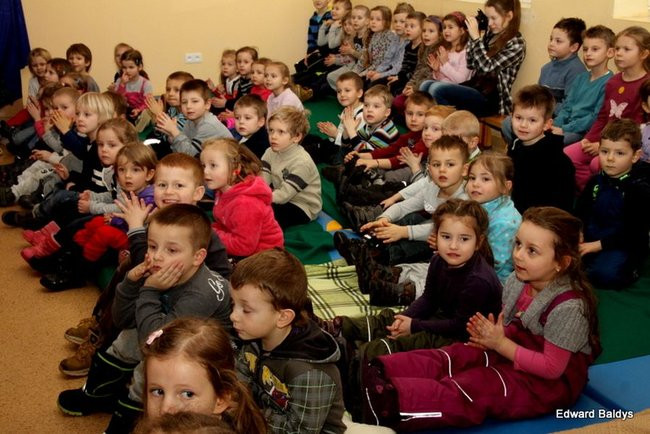 Miś Eryk na drodze (zdjęcia)