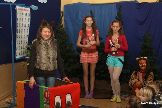 Miś Eryk na drodze (zdjęcia)