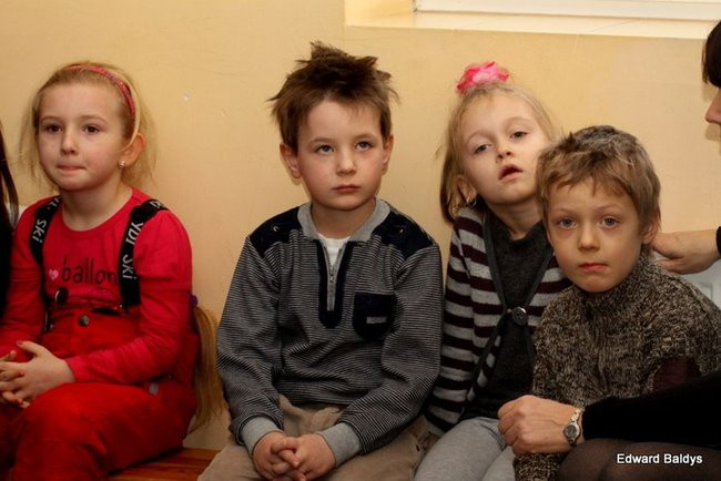 Miś Eryk na drodze (zdjęcia)