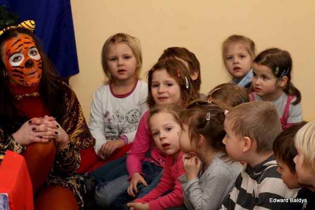 Miś Eryk na drodze (zdjęcia)