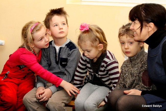 Miś Eryk na drodze (zdjęcia)