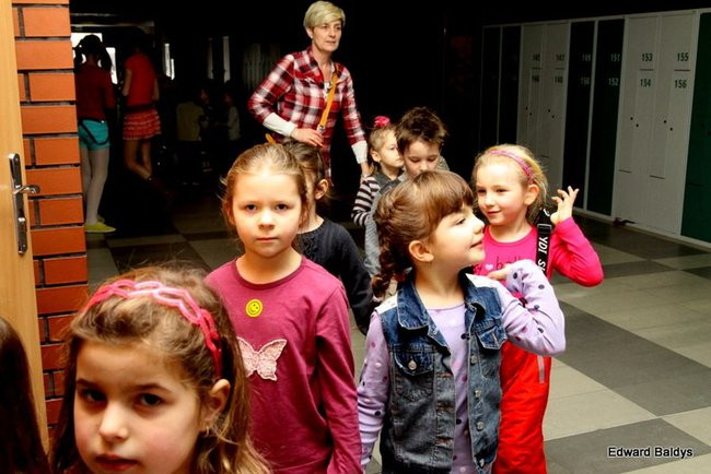 Miś Eryk na drodze (zdjęcia)