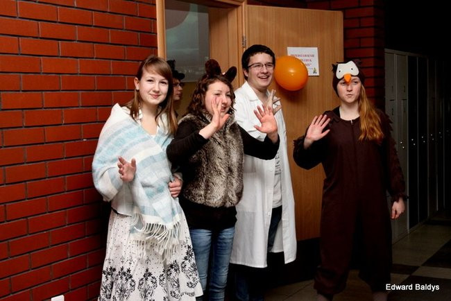 Miś Eryk na drodze (zdjęcia)