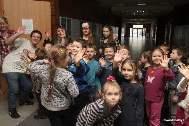 Miś Eryk na drodze (zdjęcia)