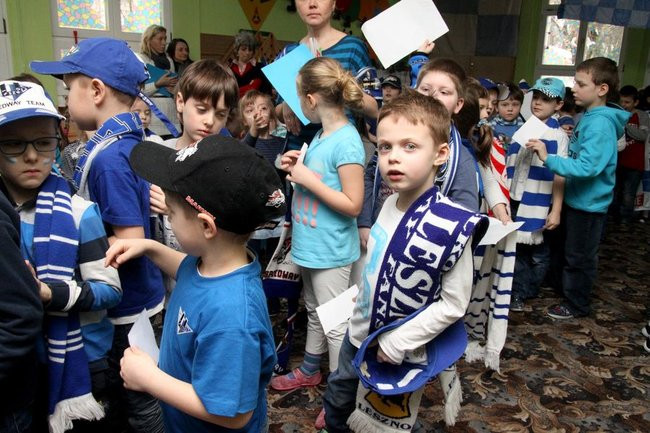 Żużlowcy w przedszkolu Elżbietanek (zdjęcia)