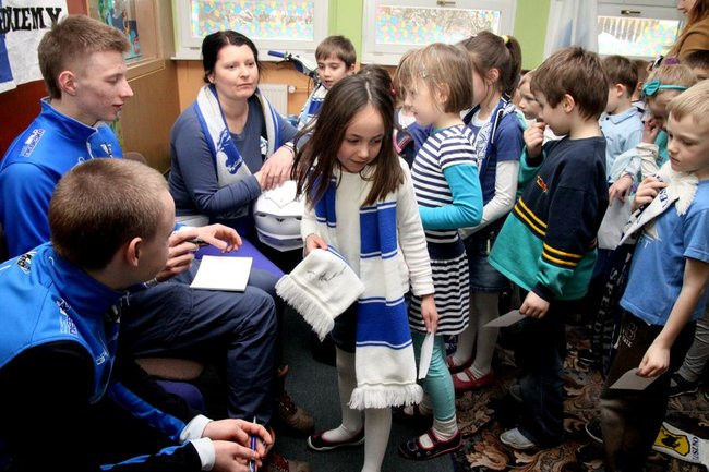 Żużlowcy w przedszkolu Elżbietanek (zdjęcia)