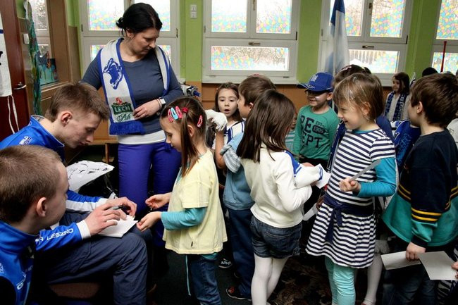 Żużlowcy w przedszkolu Elżbietanek (zdjęcia)