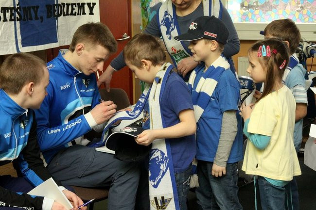 Żużlowcy w przedszkolu Elżbietanek (zdjęcia)