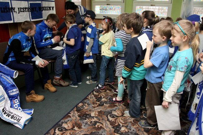 Żużlowcy w przedszkolu Elżbietanek (zdjęcia)