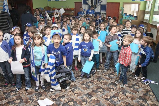 Żużlowcy w przedszkolu Elżbietanek (zdjęcia)