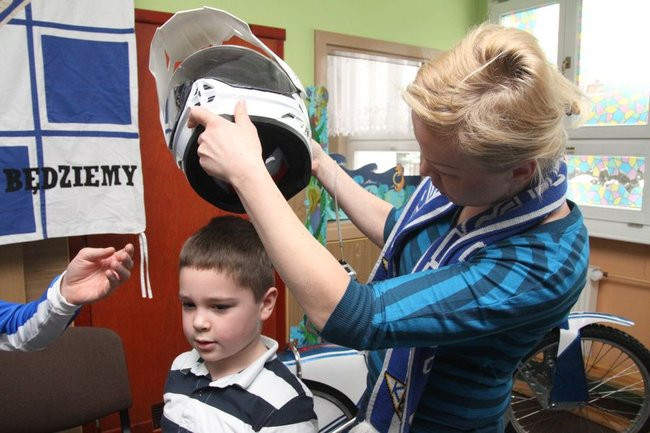 Żużlowcy w przedszkolu Elżbietanek (zdjęcia)