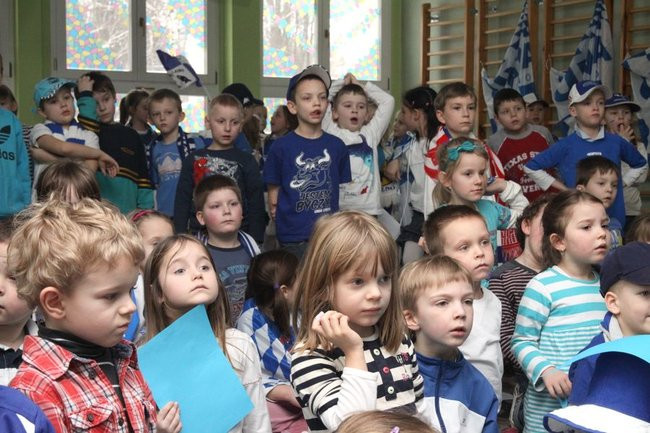 Żużlowcy w przedszkolu Elżbietanek (zdjęcia)