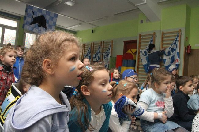 Żużlowcy w przedszkolu Elżbietanek (zdjęcia)