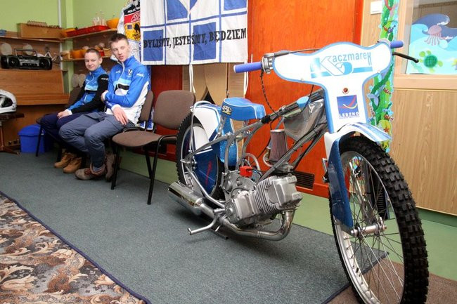 Żużlowcy w przedszkolu Elżbietanek (zdjęcia)