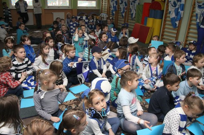 Żużlowcy w przedszkolu Elżbietanek (zdjęcia)