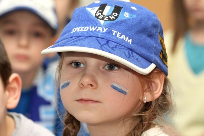 Żużlowcy w przedszkolu Elżbietanek (zdjęcia)