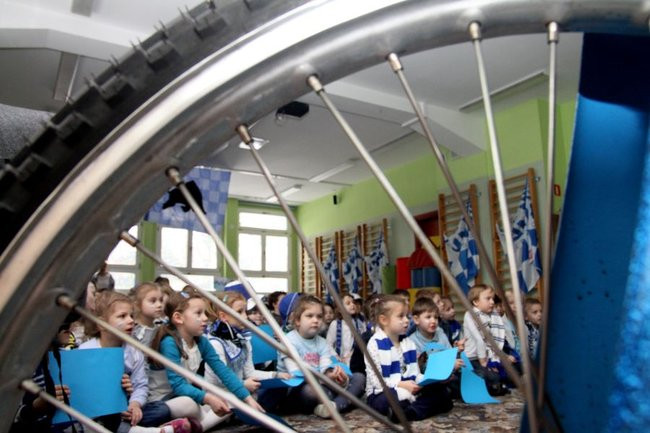 Żużlowcy w przedszkolu Elżbietanek (zdjęcia)