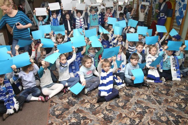 Żużlowcy w przedszkolu Elżbietanek (zdjęcia)