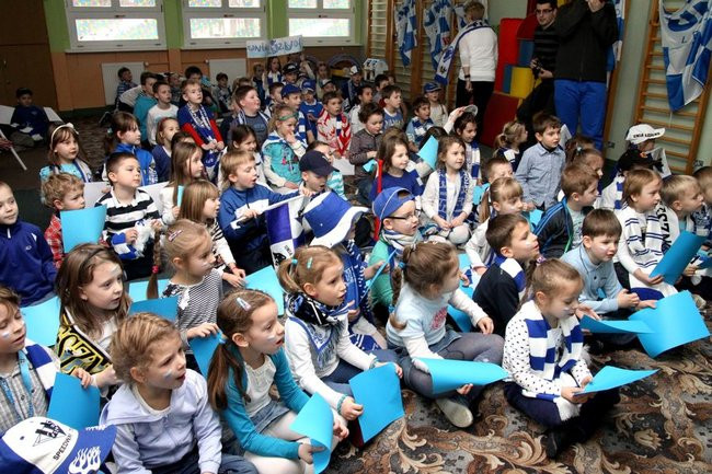 Żużlowcy w przedszkolu Elżbietanek (zdjęcia)