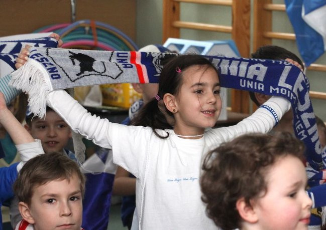 Żużlowcy w przedszkolu Elżbietanek (zdjęcia)