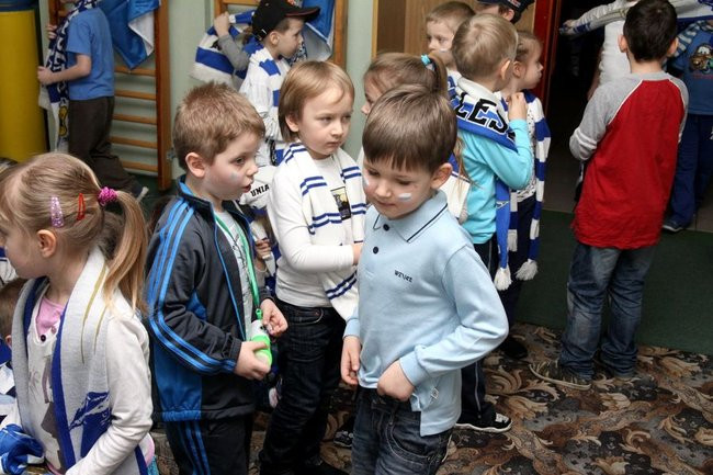 Żużlowcy w przedszkolu Elżbietanek (zdjęcia)