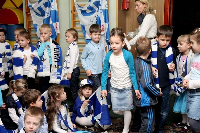 Żużlowcy w przedszkolu Elżbietanek (zdjęcia)