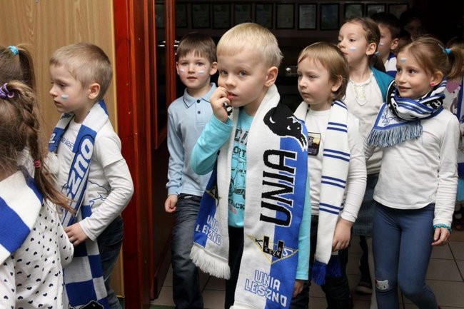 Żużlowcy w przedszkolu Elżbietanek (zdjęcia)