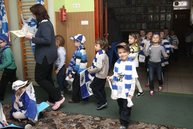 Żużlowcy w przedszkolu Elżbietanek (zdjęcia)