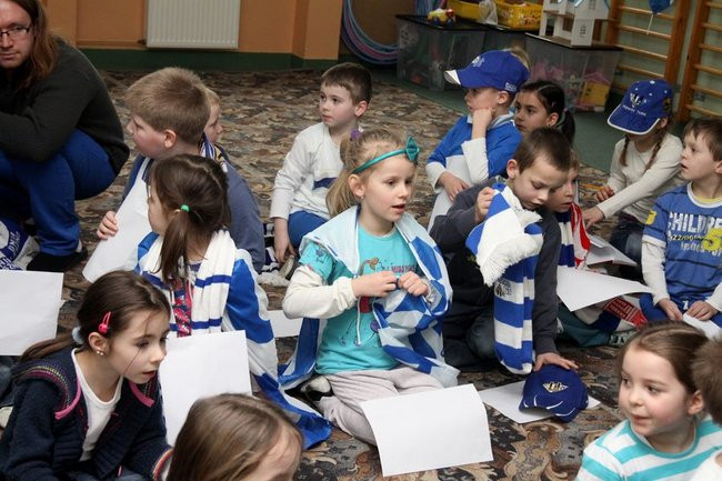 Żużlowcy w przedszkolu Elżbietanek (zdjęcia)