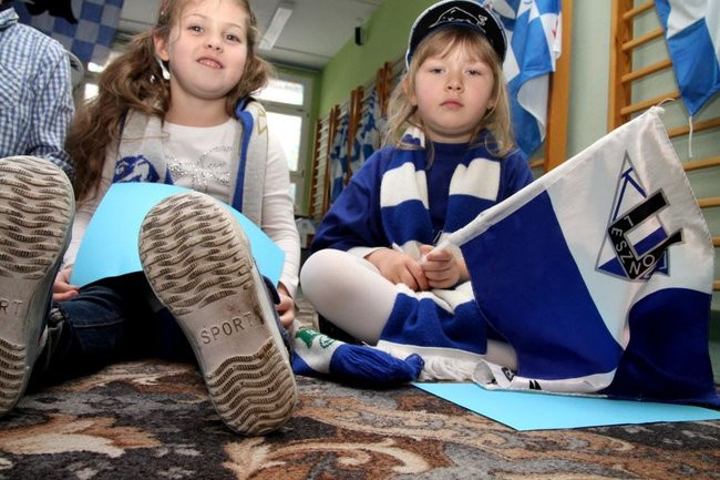 Żużlowcy w przedszkolu Elżbietanek (zdjęcia)