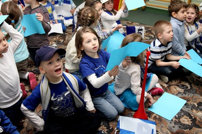 Żużlowcy w przedszkolu Elżbietanek (zdjęcia)