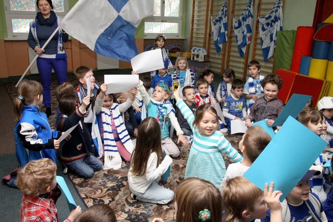 Żużlowcy w przedszkolu Elżbietanek (zdjęcia)