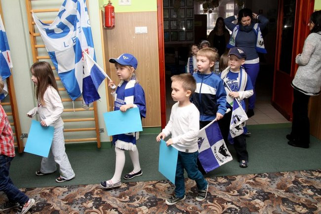 Żużlowcy w przedszkolu Elżbietanek (zdjęcia)