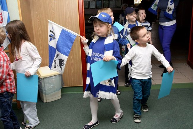 Żużlowcy w przedszkolu Elżbietanek (zdjęcia)