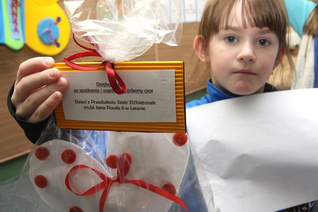 Żużlowcy w przedszkolu Elżbietanek (zdjęcia)